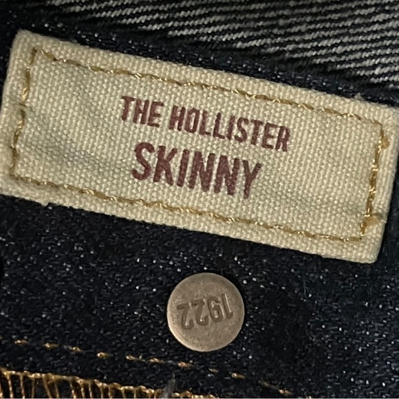 THE Hollister Skinny Med-Dark Wash Slight Factory Distressing and Fading 30 x 32 - Picture 11 of 13